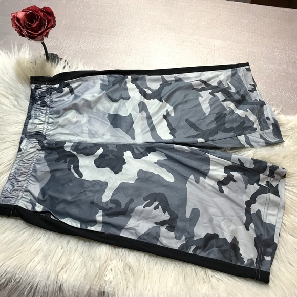Nike Dry Fit camouflage gym shorts side pockets - Picture 2 of 4
